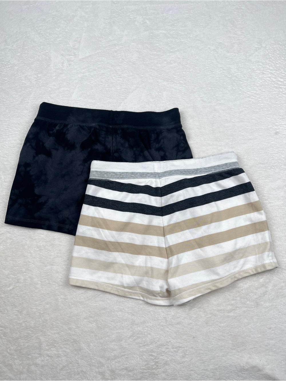 Old Navy Vintage Vibes Mid Rise Sweat Shorts Lot Size S Stripe Tie Dye 3” - Picture 2 of 2